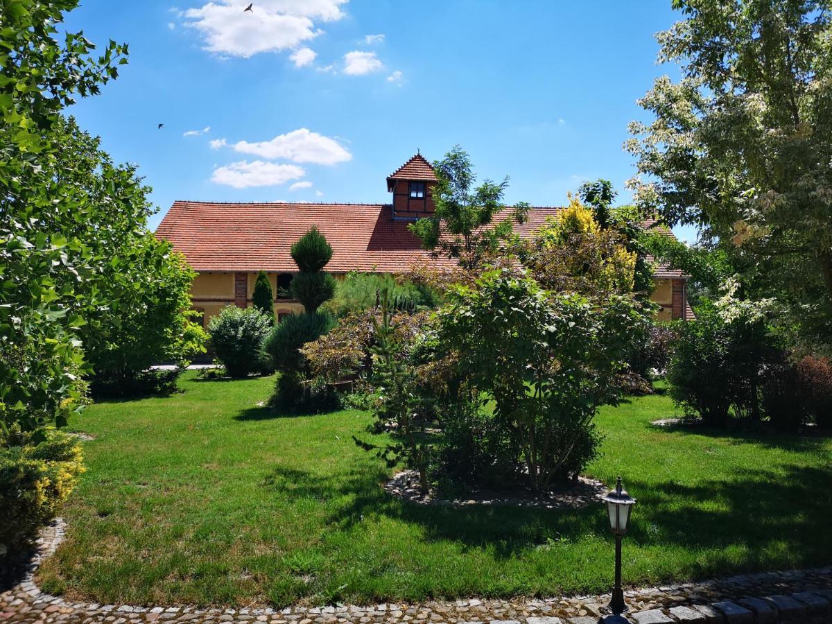 Lesieniec - Magdalena I Maciej Mochon Sycow